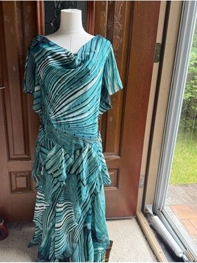 Robbie Bee Maxi Dress